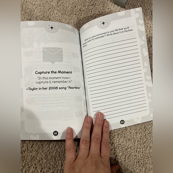 Taylor Swift Books and Posters Bundle - Picture 5 of 9